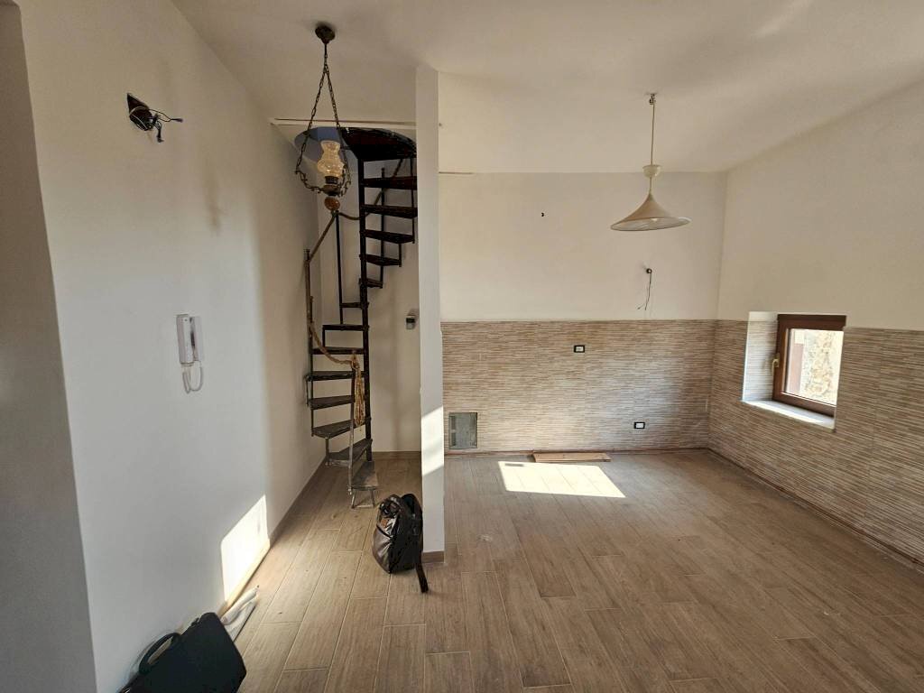Salone - Three-room apartment via del Porto, Rieti - photo 3