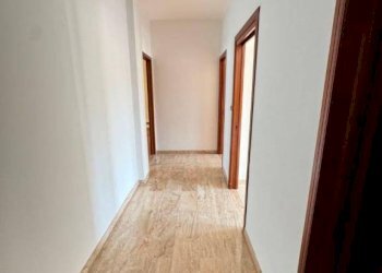 Corridoio - Trilocale corso Antonio Gramsci, 37/b, Cuneo (zona Donatello) - foto 2