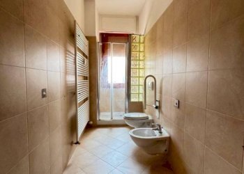 Bagno - Trilocale corso Antonio Gramsci, 37/b, Cuneo (zona Donatello) - foto 8