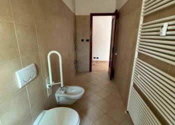 Bagno - Trilocale corso Antonio Gramsci, 37/b, Cuneo (zona Donatello) - foto 9