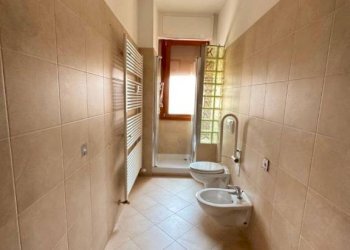 Bagno - Trilocale corso Antonio Gramsci, 37/b, Cuneo (zona Donatello) - foto 10