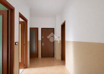 Three-room apartment Via Cacciatori Delle Alpi, Bra - photo 5