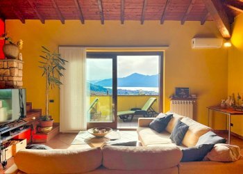 Foto 21 - Villa Via Cervinia
 
15/A, Luino - foto 21