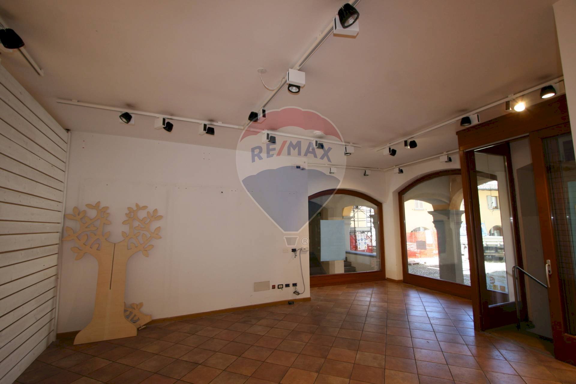 Stanza vuota - Commercial Premises Via de Bernardi Bonomo
 
17, Clusone - photo 1