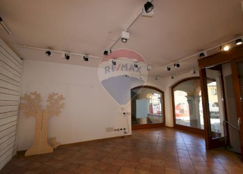 Stanza vuota - Commercial Premises Via de Bernardi Bonomo
 
17, Clusone - photo 1