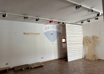 Stanza vuota - Commercial Premises Via de Bernardi Bonomo
 
17, Clusone - photo 12