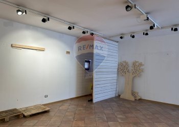 Stanza vuota - Commercial Premises Via de Bernardi Bonomo
 
17, Clusone - photo 16