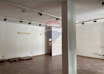 Stanza vuota - Commercial Premises Via de Bernardi Bonomo
 
17, Clusone - photo 15
