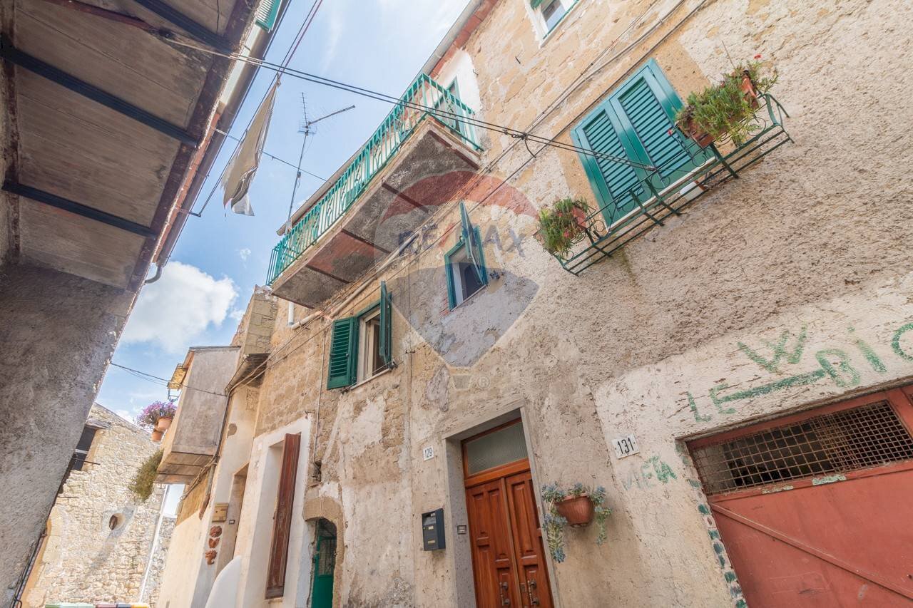 Edificio all\'aperto - Four-room apartment Via Montebello
 
127, Ischia di Castro - photo 3