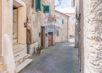 Edificio all\'aperto - Quadrilocale Via Montebello
 
127, Ischia di Castro - foto 1