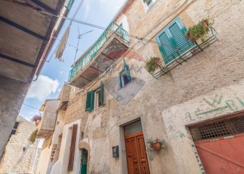 Edificio all\'aperto - Quadrilocale Via Montebello
 
127, Ischia di Castro - foto 3