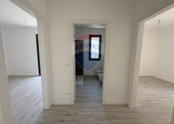 Hall / corridoio - Trilocale VIA COSTALUNGA
 
1/3, Trieste - foto 13