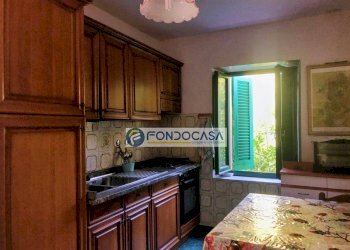 CUCINA - Casa indipendente Strada Comunale della Bassa Tambura, Massa - foto 4