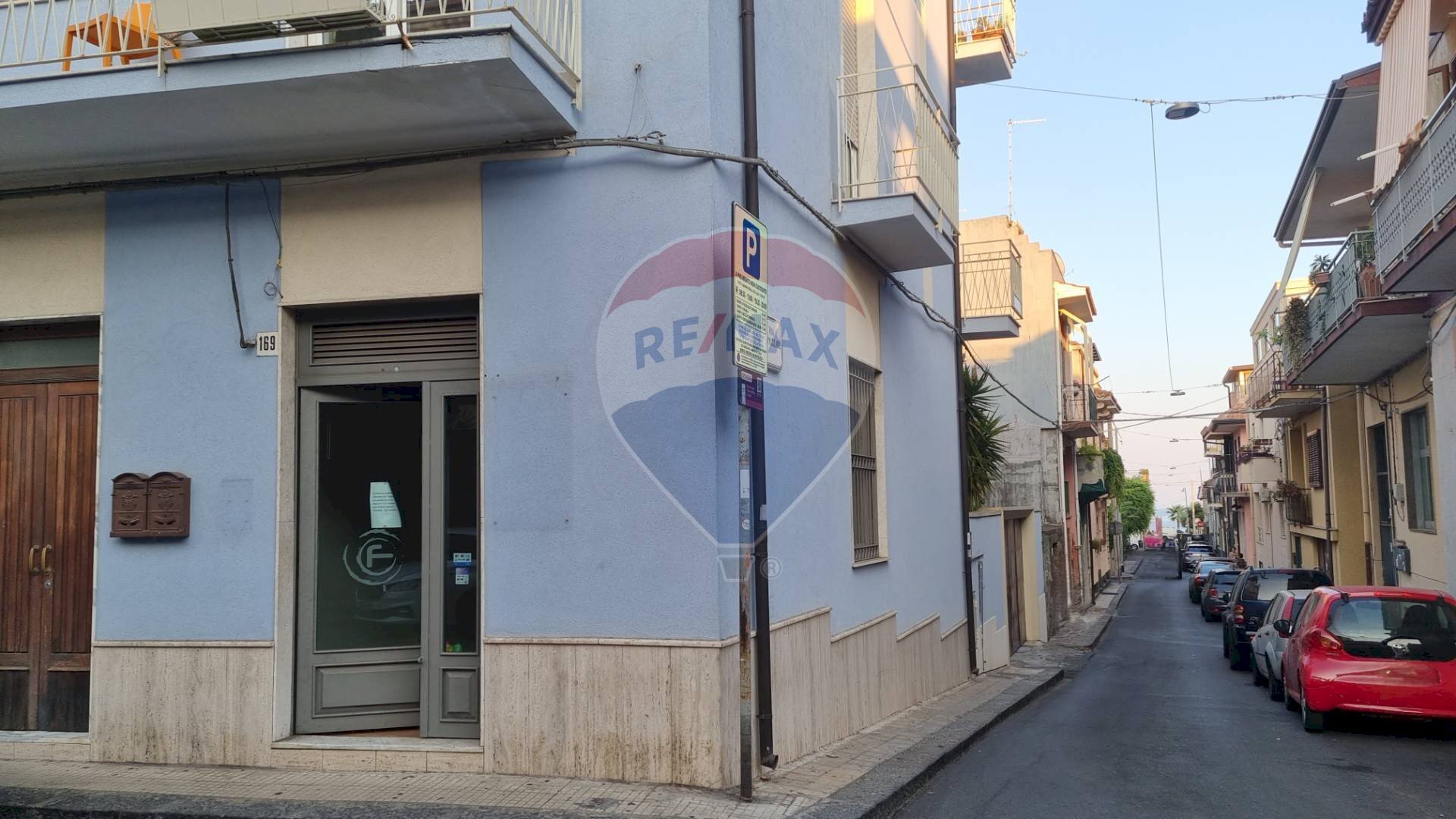 Edificio all\'aperto - Locale Commerciale Re Martino
 
169, Aci Castello - foto 1