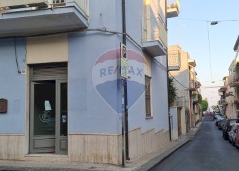 Edificio all\'aperto - Locale Commerciale Re Martino
 
169, Aci Castello - foto 1