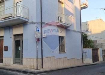 Edificio all\'aperto - Locale Commerciale Re Martino
 
169, Aci Castello - foto 3