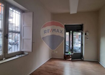 Stanza vuota - Locale Commerciale Re Martino
 
169, Aci Castello - foto 5