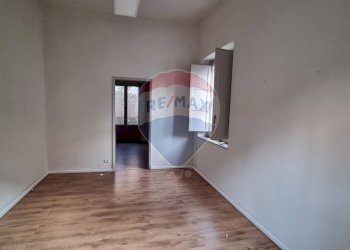 Stanza vuota - Locale Commerciale Re Martino
 
169, Aci Castello - foto 6