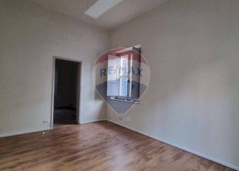 Stanza vuota - Locale Commerciale Re Martino
 
169, Aci Castello - foto 7