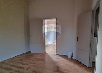 Stanza vuota - Locale Commerciale Re Martino
 
169, Aci Castello - foto 8