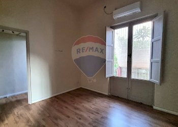 Stanza vuota - Locale Commerciale Re Martino
 
169, Aci Castello - foto 9