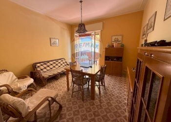 Sala da pranzo - Trilocale Lungomare dei Ciclopi
 
107, Aci Castello - foto 13