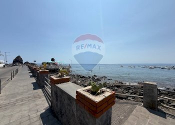 Vista dell\'acqua - Trilocale Lungomare dei Ciclopi
 
107, Aci Castello - foto 23