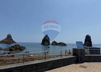 Vista dell\'acqua - Trilocale Lungomare dei Ciclopi
 
107, Aci Castello - foto 25