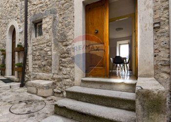 Scale - Independent house Via Stretta
 
26, Barrea - photo 2