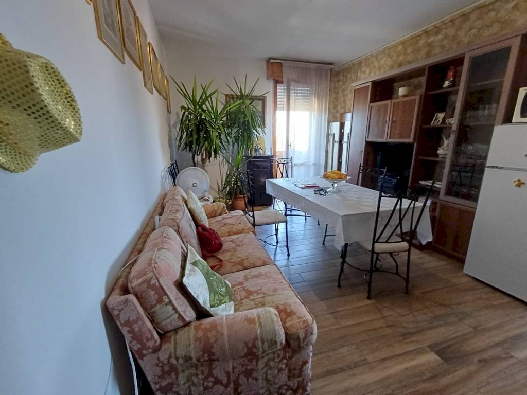 Salone - Bilocale via Enrico Fermi, Carpi - foto 3