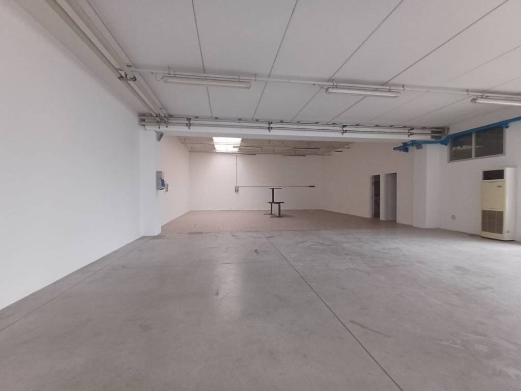 Magazzino - Shop via Bologna, Novi di Modena - photo 2