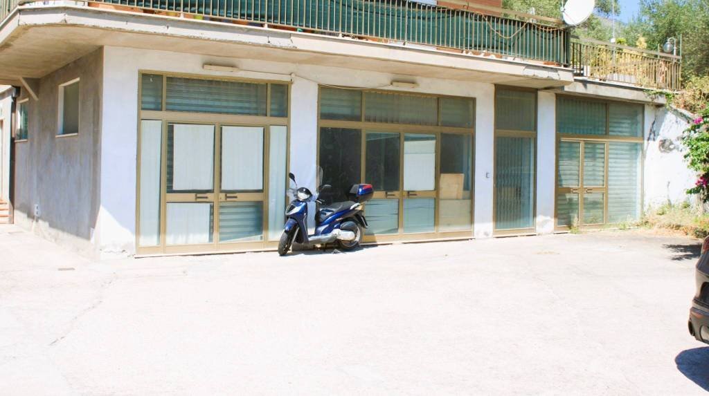 Facciata - Shed via Alcide De Gasperi, Formia - photo 1