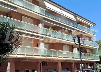 Facciata - Trilocale via Aldo Moro, 10, Vallecrosia - foto 1