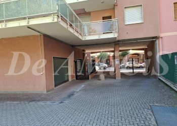 Cortile interno - Trilocale via Aldo Moro, 10, Vallecrosia - foto 5