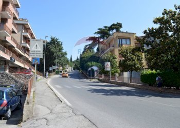 Edificio all\'aperto - Locale Commerciale Via Ruggero D'Andreotto
 
85, Perugia - foto 6