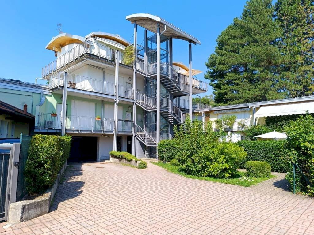 Facciata - Bilocale via Aurelio Saffi, 136, Varese - foto 3