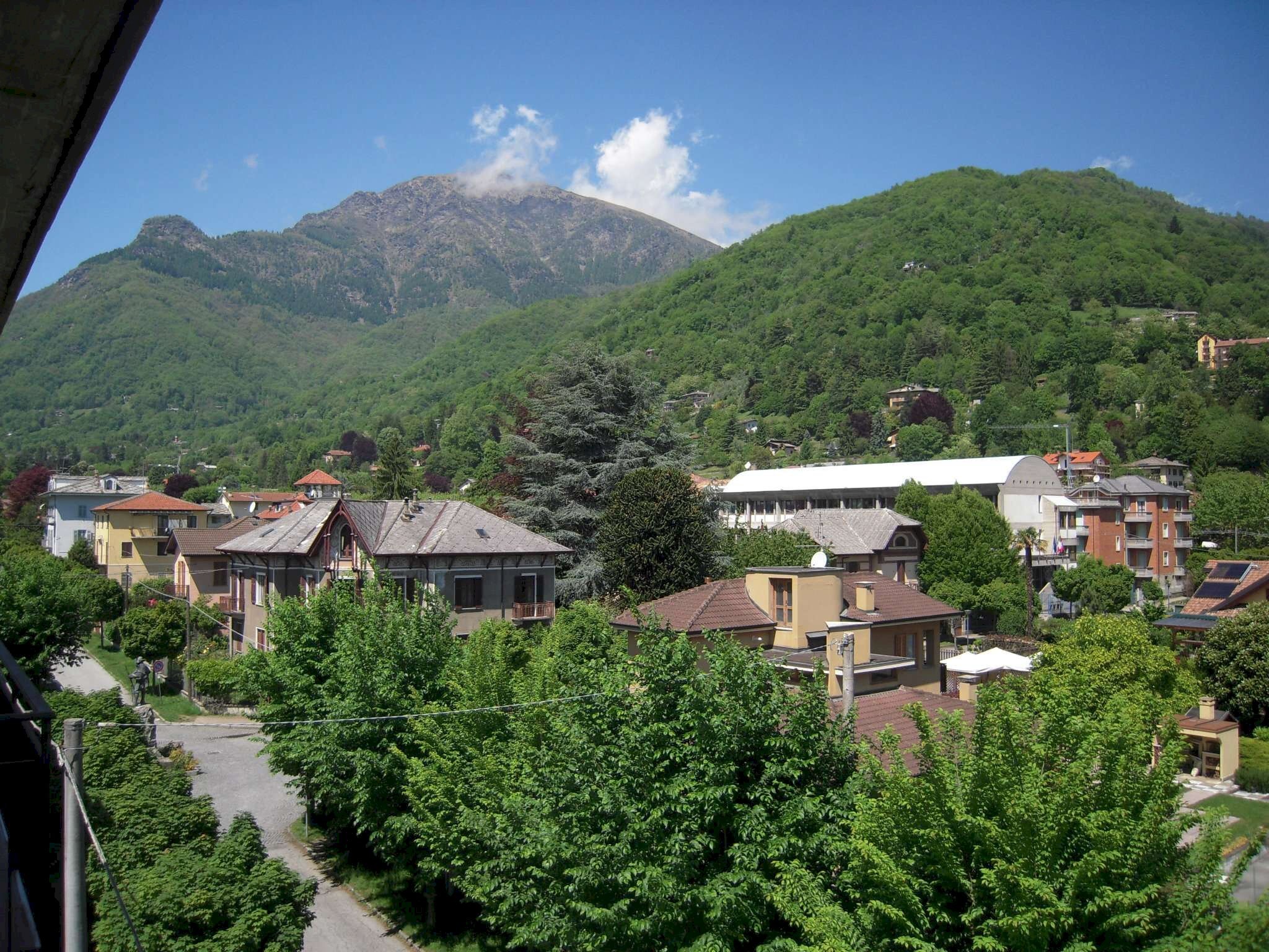 Vista sala - Trilocale viale Viale Trento, 3, Torre Pellice - foto 3