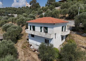 Casa indipendente Regione pantai inferiore, Civezza - foto 2