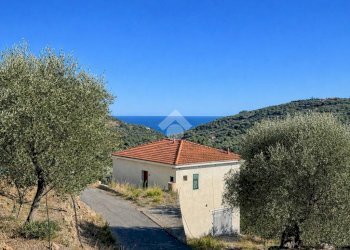 Casa indipendente Regione pantai inferiore, Civezza - foto 1