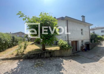 Foto 56 - Villa via Giuseppe Garibaldi
 
74, Pradamano - foto 56