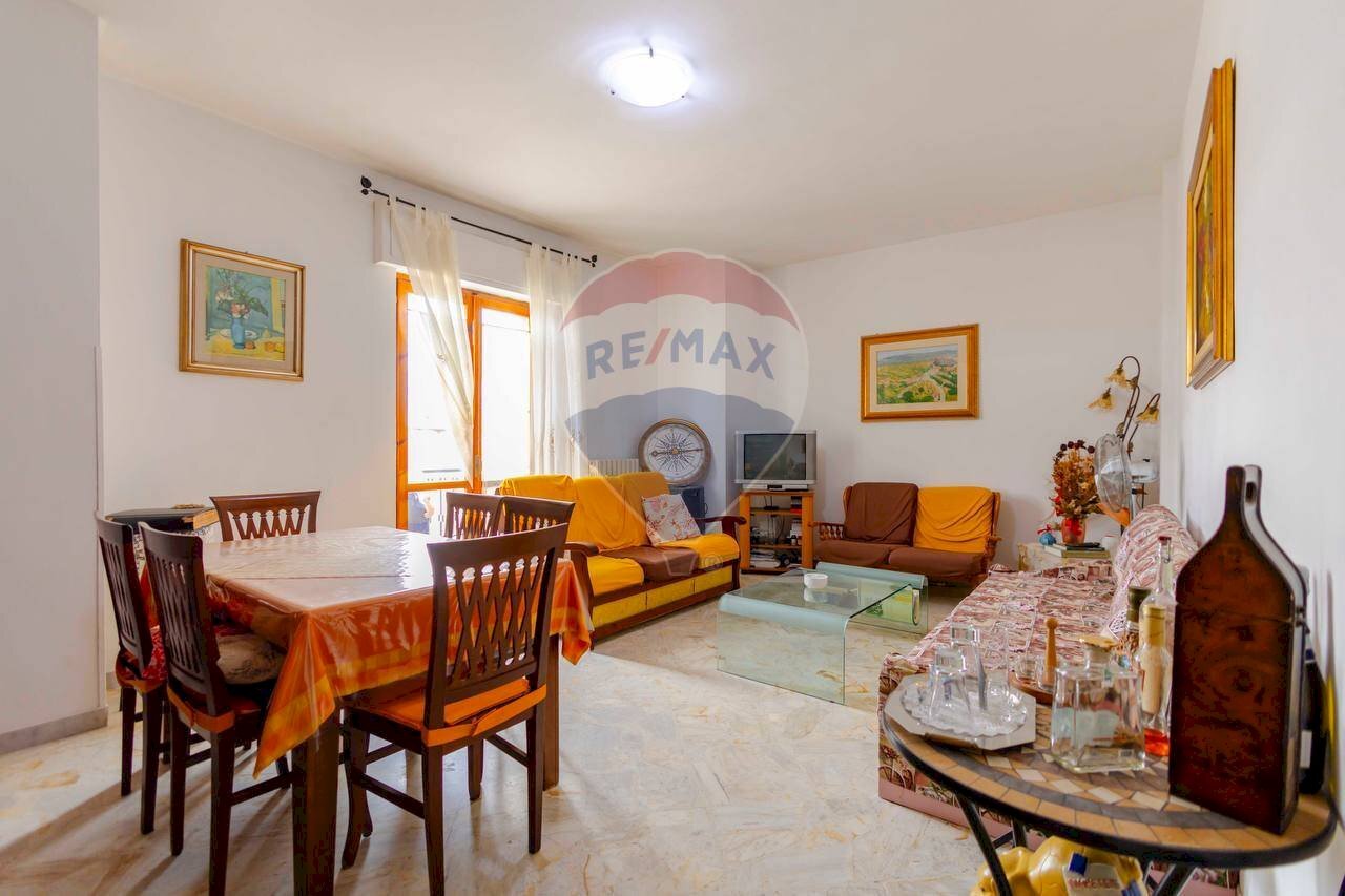 Sala da pranzo - Appartamento Via Emilio e Attilio Fratelli Bandiera
 
4, Palagiano - foto 2