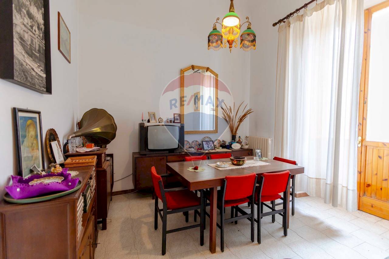 Sala da pranzo - Appartamento Corso Vittorio Emanuele
 
19, Mottola - foto 3
