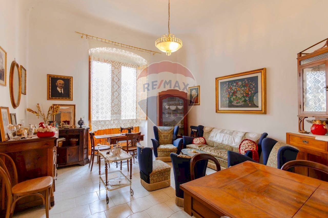 Sala da pranzo - Appartamento Corso Vittorio Emanuele
 
19, Mottola - foto 1