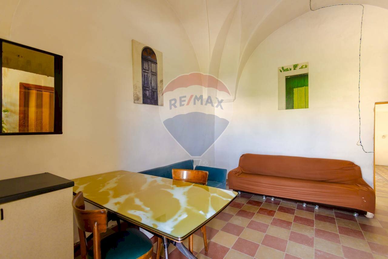 Sala da pranzo - Villa Via Salita Lucarelli
 
65, Crispiano - foto 3