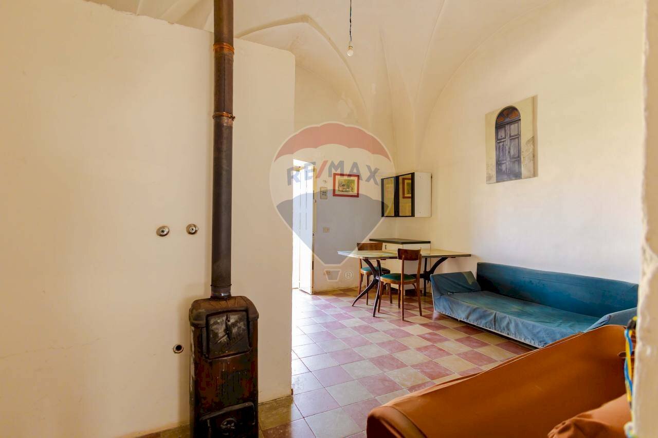 Sala da pranzo - Villa Via Salita Lucarelli
 
65, Crispiano - foto 2