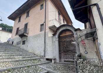 Foto 1 - Casa indipendente Piazza Villassio
 
7, Gorno - foto 1