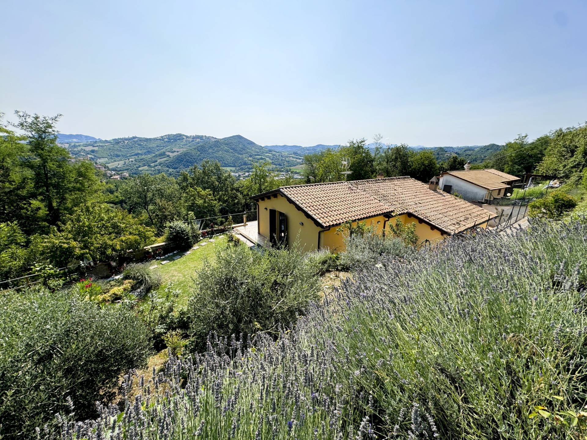 Foto 1 - Villa Via Aldo Moro
 
28, Amandola - foto 1