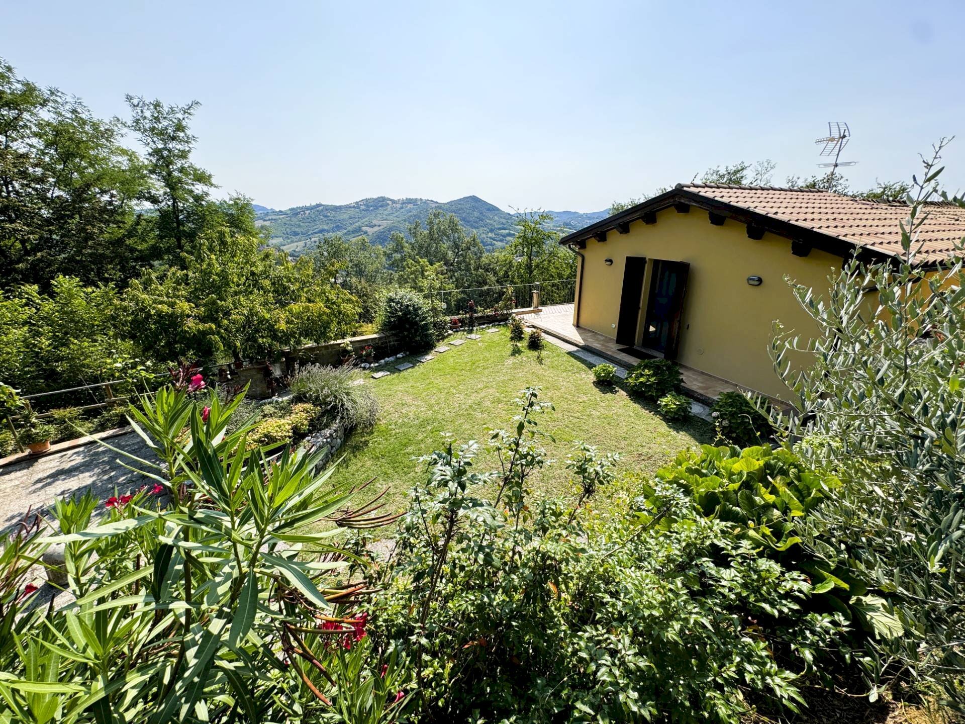 Foto 3 - Villa Via Aldo Moro
 
28, Amandola - foto 3