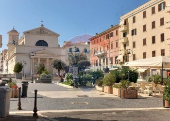 Edificio all\'aperto - Attività Commerciale Piazza Pia, Anzio - foto 18