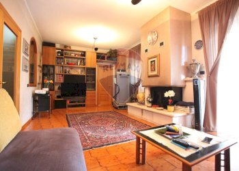 Soggiorno - Three-room apartment via Celadina
 
28, Gorle - photo 1